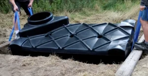 Placer la citerne à eau de pluie dans le puits