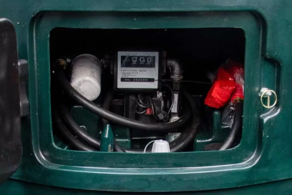 Cuve-mazout-en-PE-de-1340-litres-avec-pompe-diesel-220V.webp
