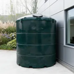 Installation d'une cuve à mazout près d'un bâtiment de bureaux, soumise au contrôle citerne mazout wallonie périodique pour la Classe 3.