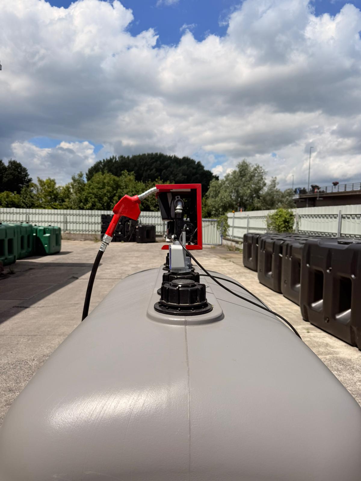 mazouttank-2000-liter-dubbelwandig-met-pomp-uv-proof-dieseltank-2000-liter-voorbeeld-tank