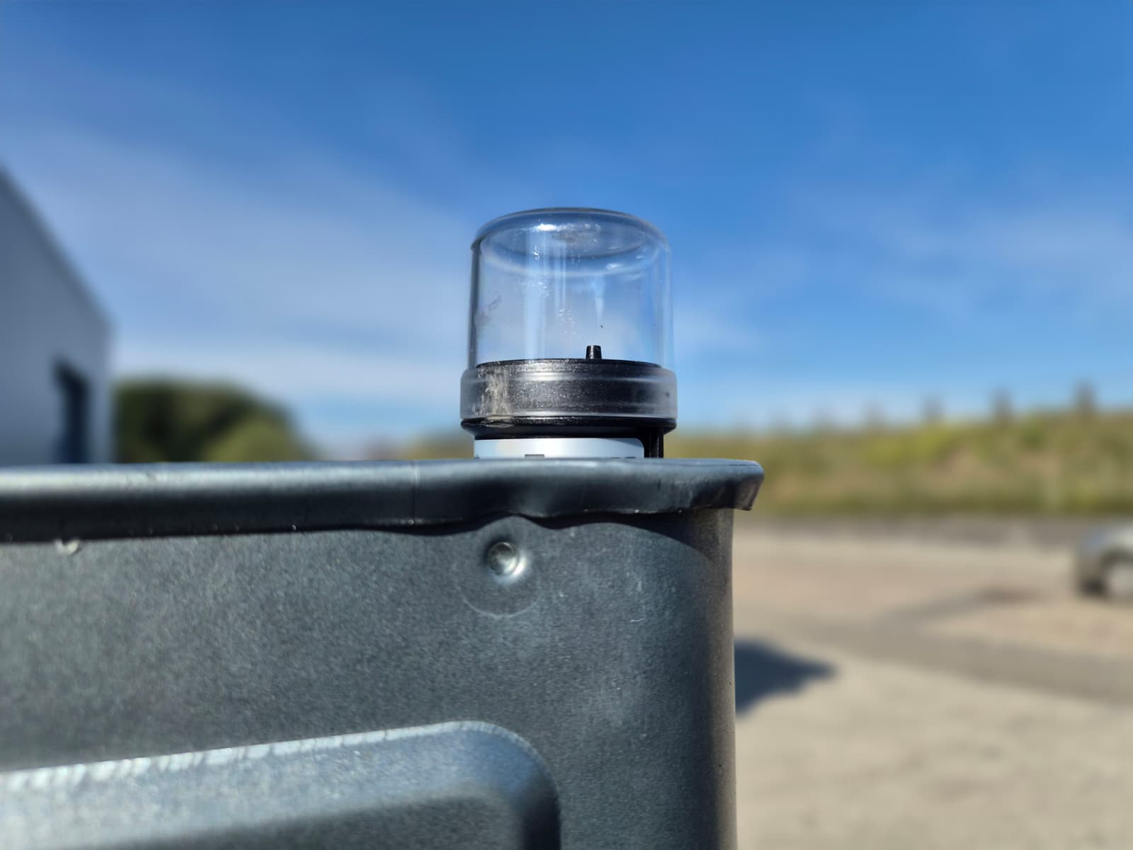 Détail de l'indicateur de niveau sur la cuve à mazout galvanisée 620 litres