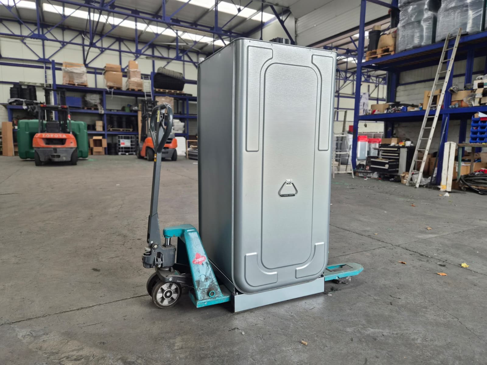 cuve-a-mazout-galvanisee-620l-transport-transpalette